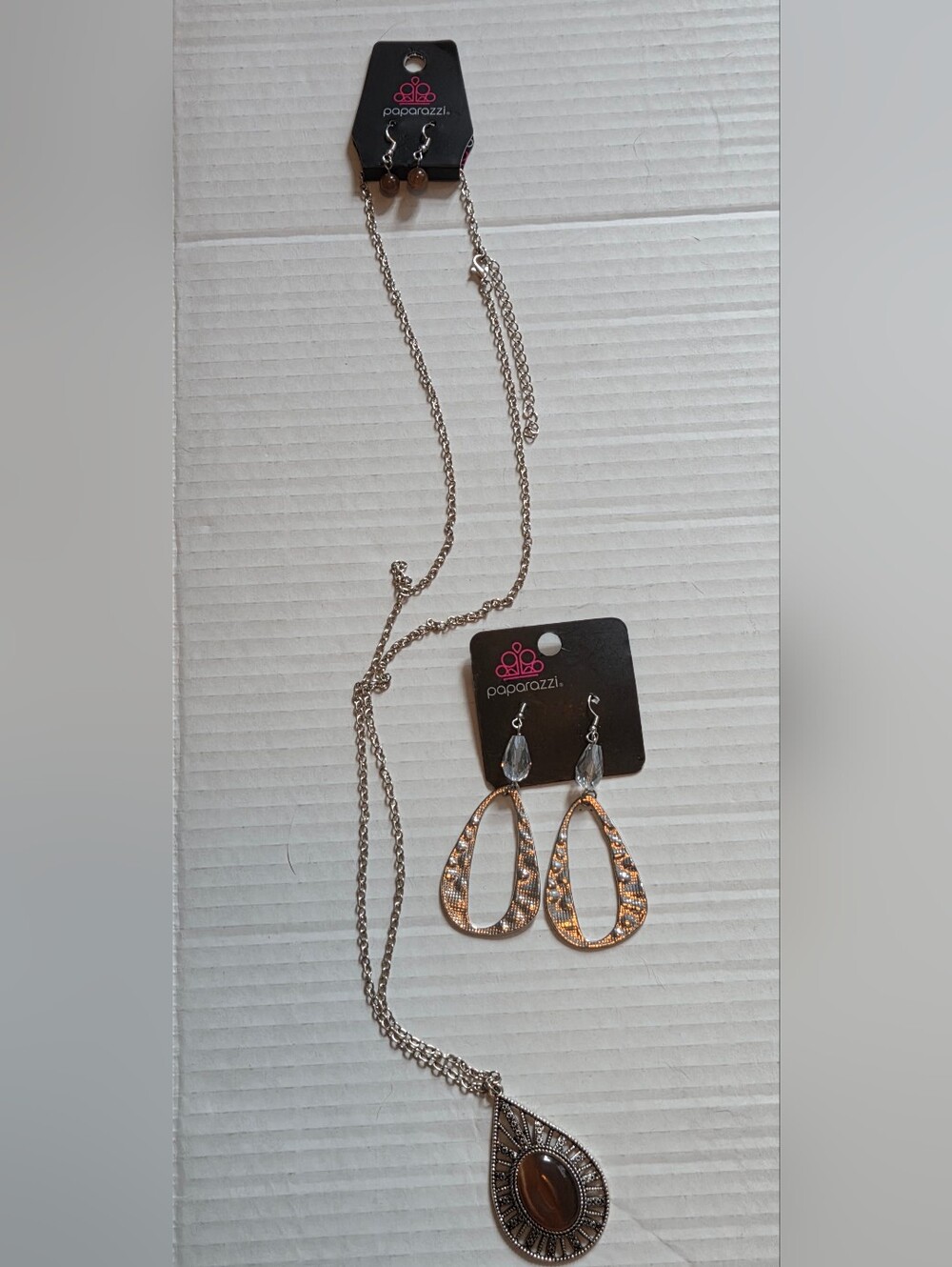 Paparazzi Necklace & 2 Pairs of Earrings Set NWT